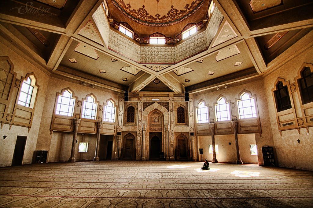 Al-Farooq Masjid Interior - Atlanta, Georgia | © Sunira Stone